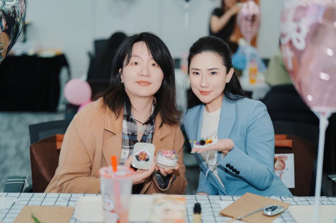 春风如你 熠熠芳华∣祝全体女同胞节日快乐! 春风如你 熠熠芳华∣祝全体女同胞节日快乐!