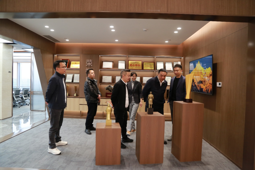 成都路桥与云南建投安装股份有限公司举行工作座谈