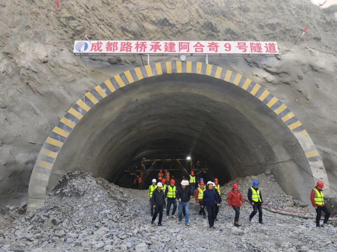 郭胜书记一行国庆中秋期间调研我司新疆项目并慰问一线建设者